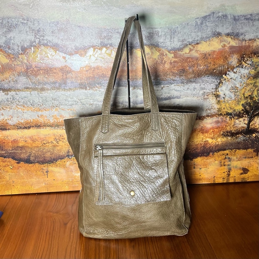 Day & Mood Green Heather Leather tote Bag Great Condition